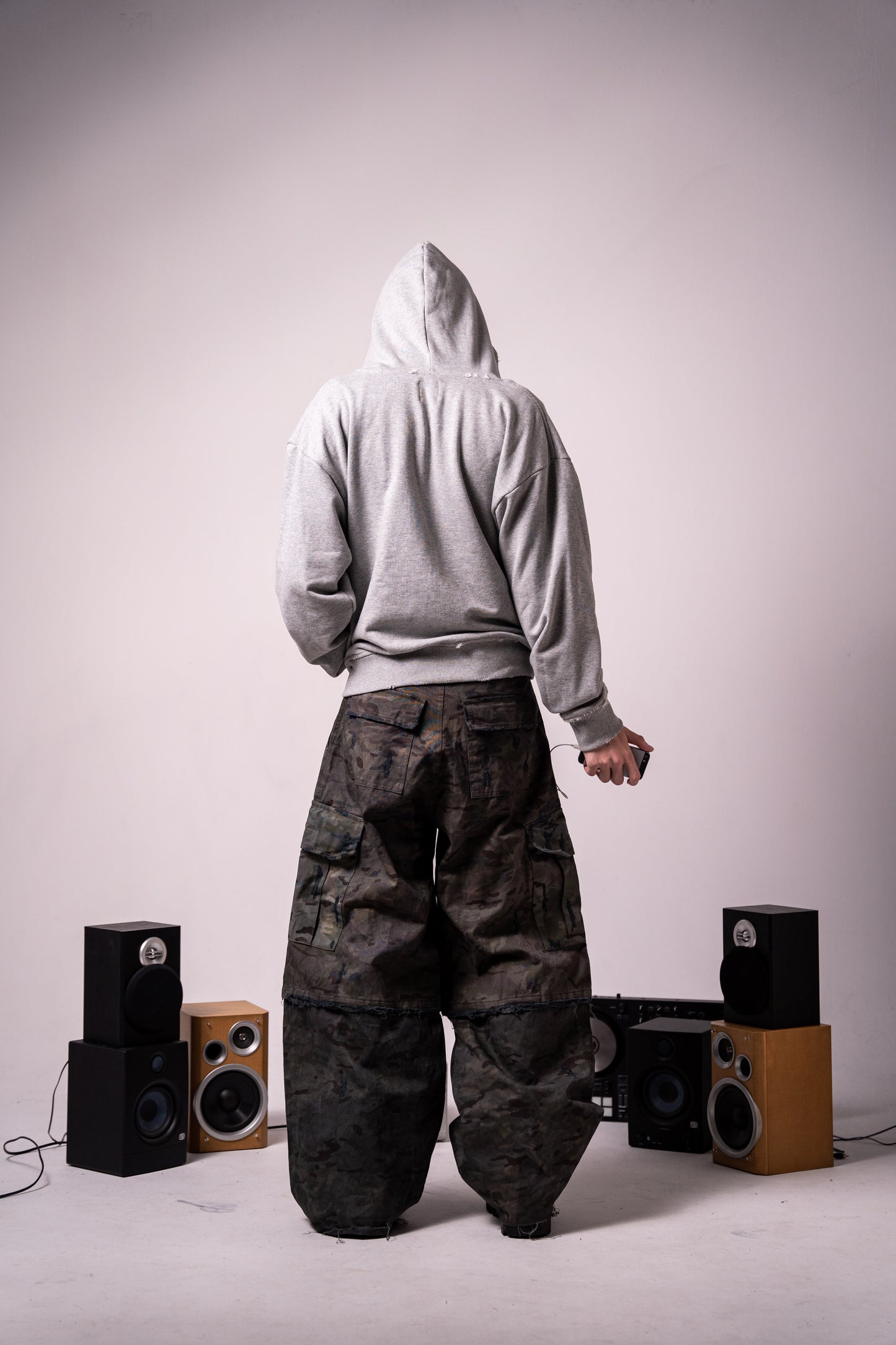 «WHITE NOISE» ZIP HOODIE